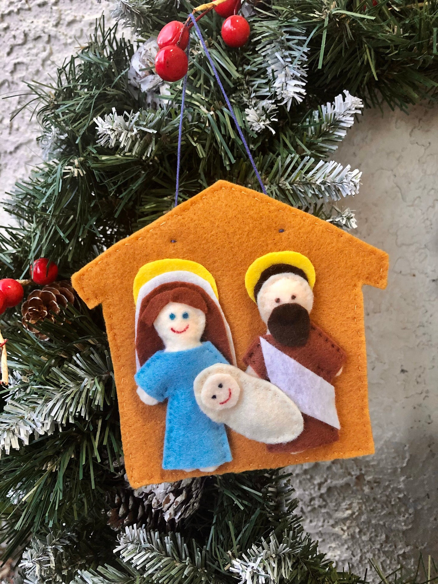 Felt Nativity Scene Ornament / detachable Christmas Ornament