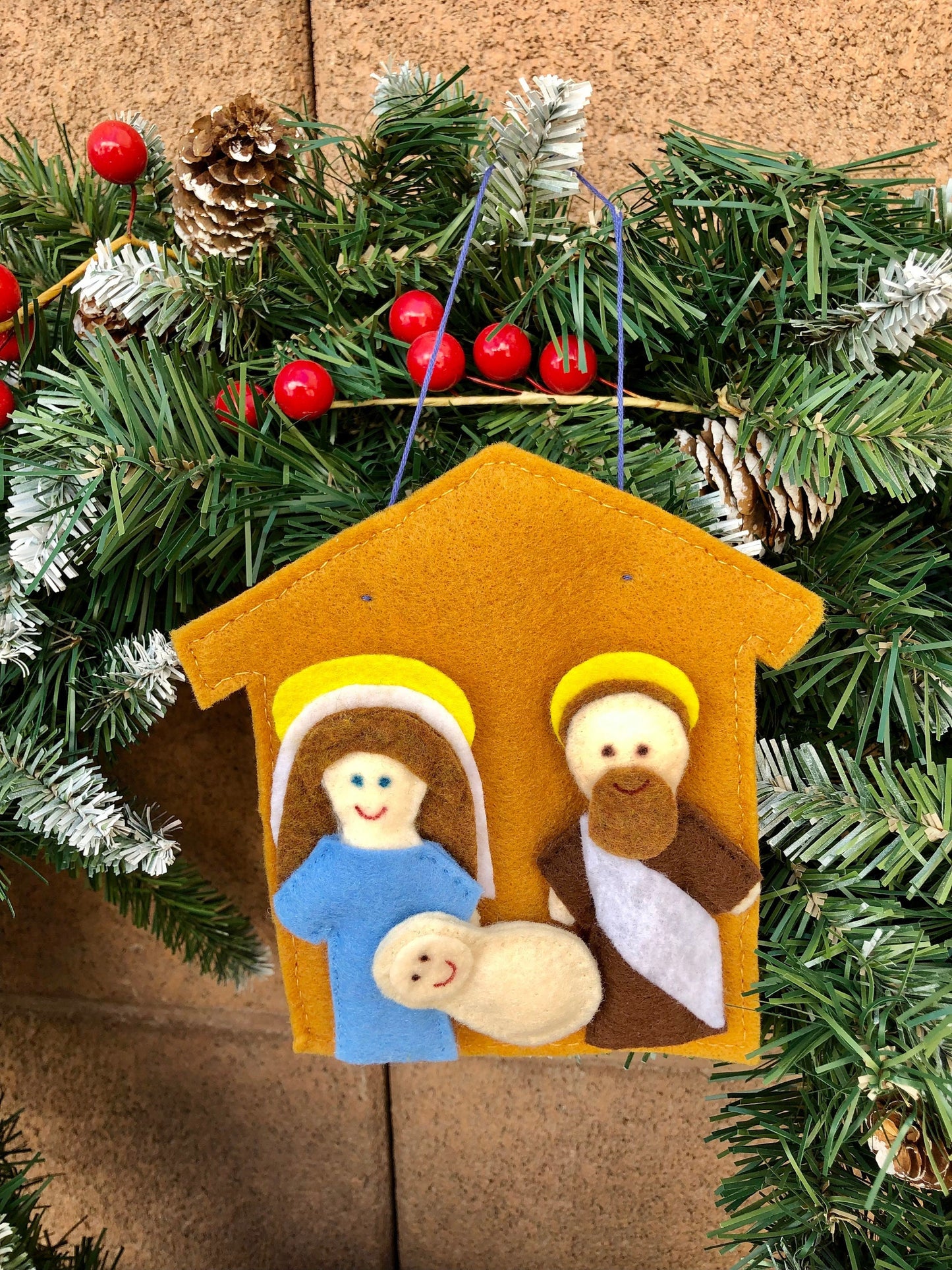 Felt Nativity Scene Ornament / detachable Christmas Ornament